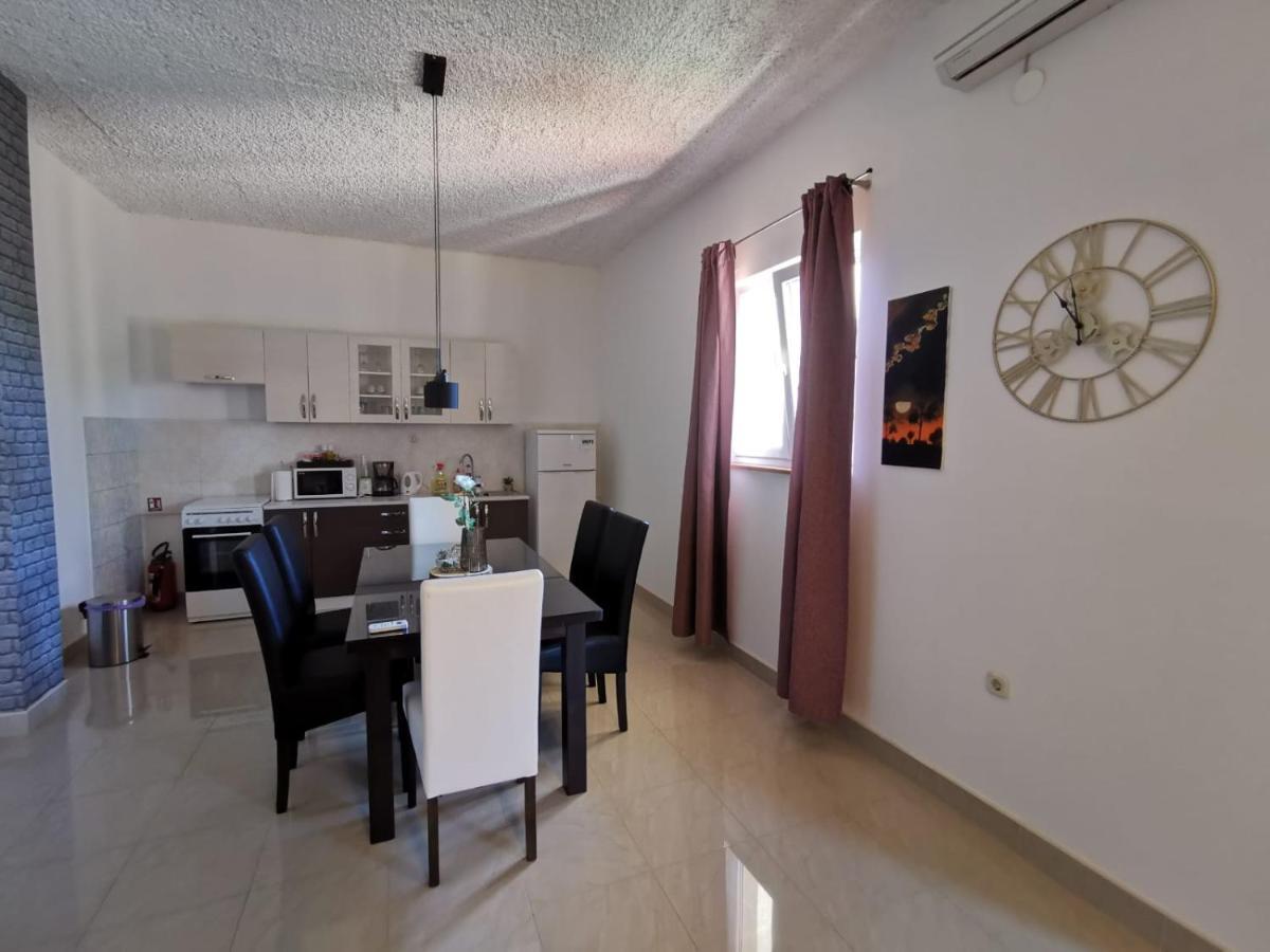 Priska Apartment Kaštela Extérieur photo