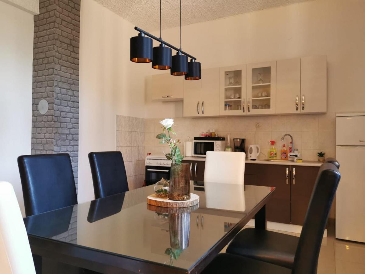 Priska Apartment Kaštela Extérieur photo