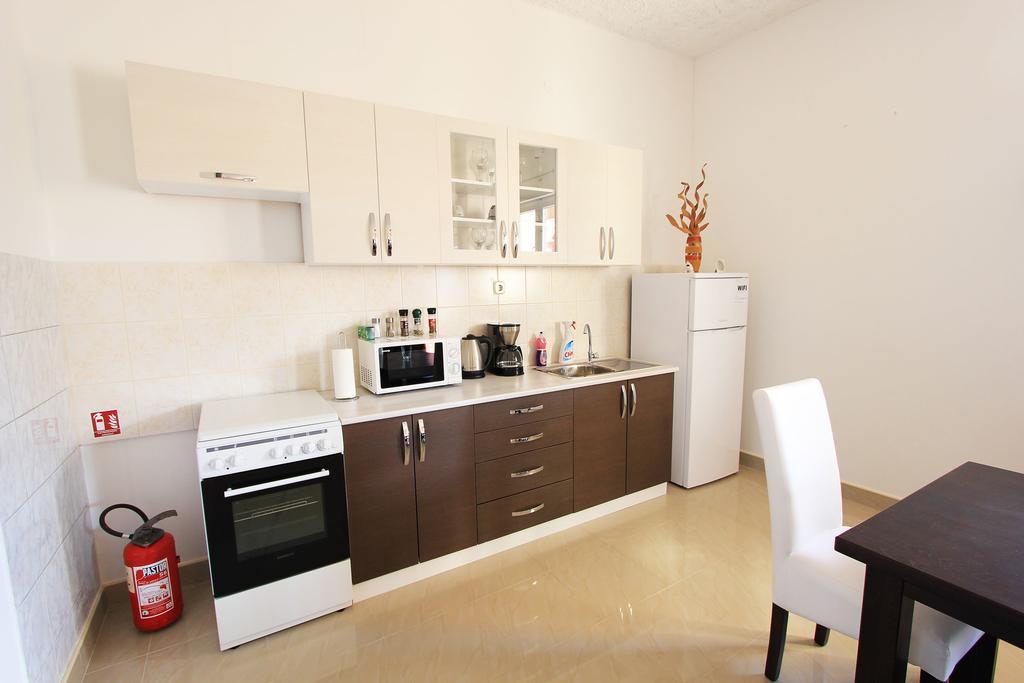 Priska Apartment Kaštela Extérieur photo